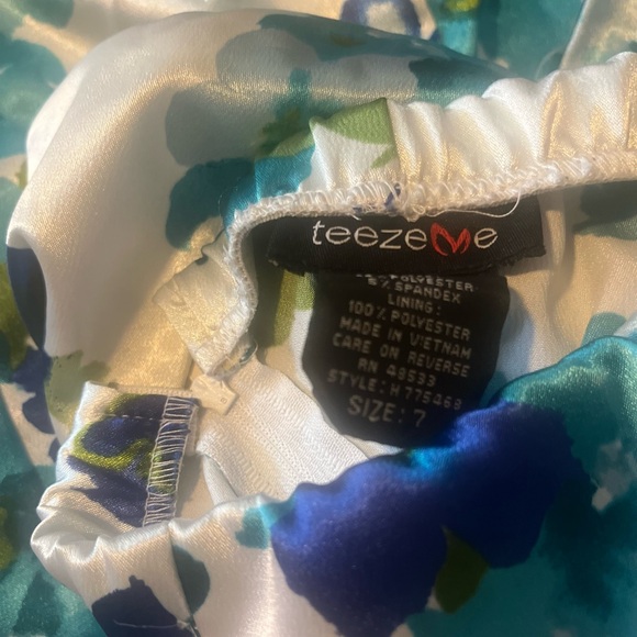 Size 7 Junior Blue Floral Mini Dress - Picture 3 of 3